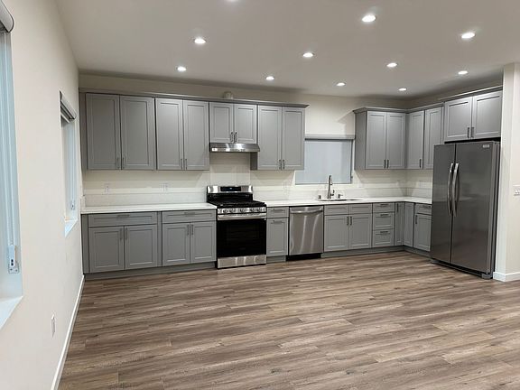 4th image of 3621 W Victory Blvd #101