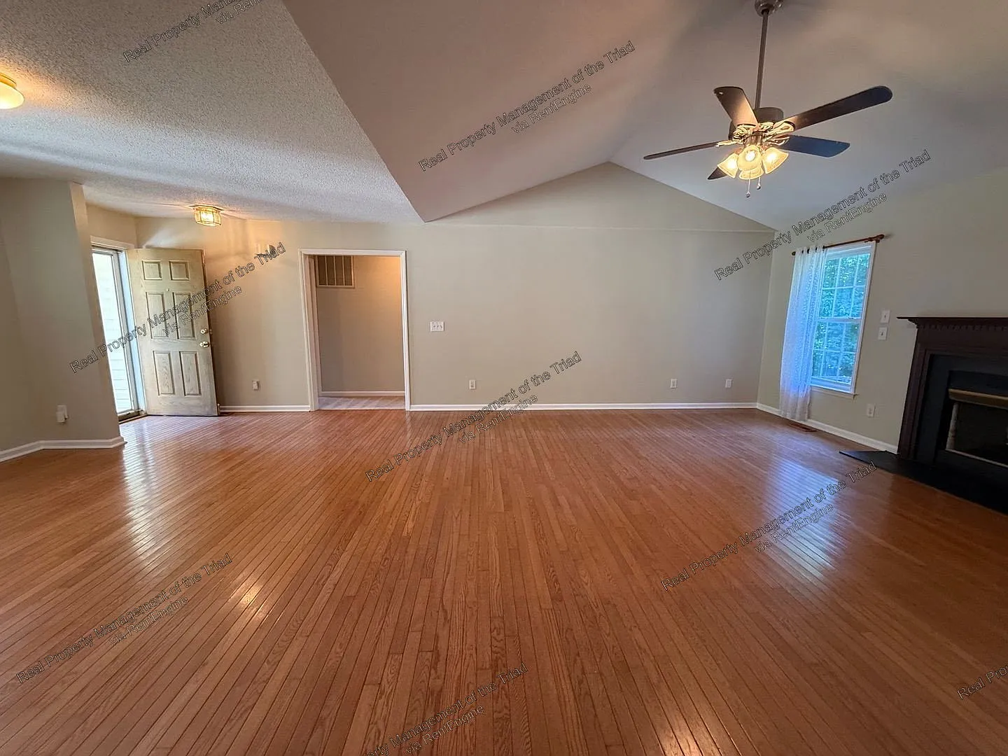 3 bed, 2.0 bath, 1663 sqft, $1,995 — Photo 4