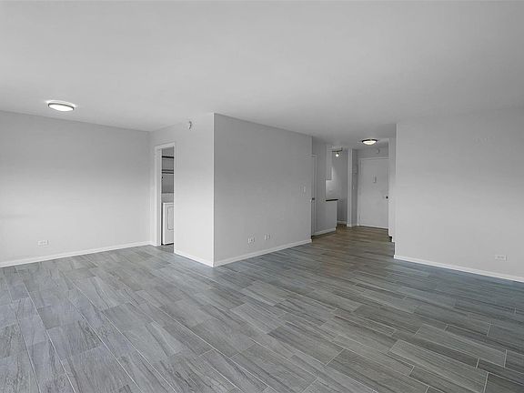 3rd image of 4466 W Pine Blvd APT 14A