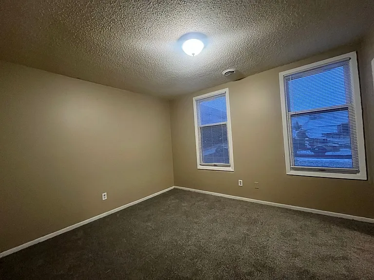 581 Park Street — Photo 4