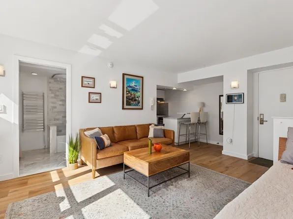 330 Third Avenue image 3 of 15