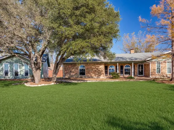 1024 W Apache Trl, Granbury, TX 76048