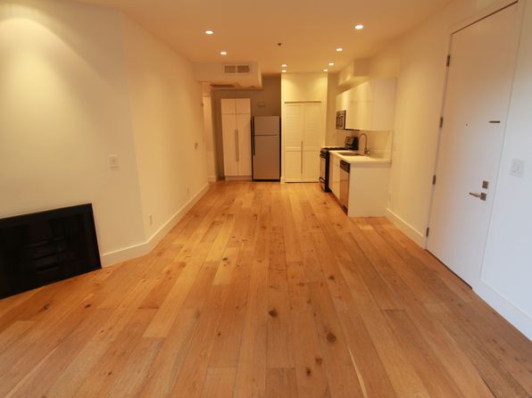 8811 5/8 Burton Way #204