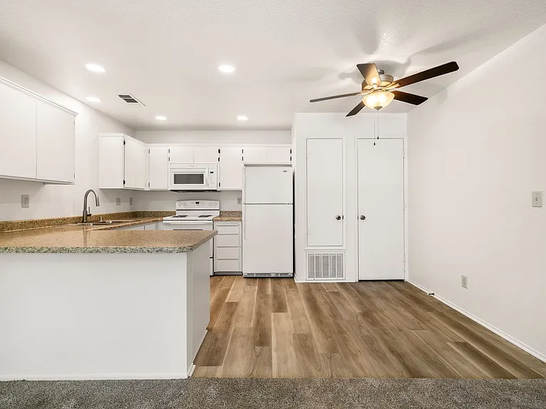 Amanda Place Apartments — Photo 62
