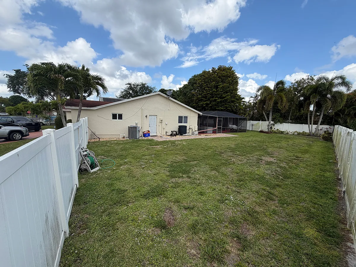 Building Photo - 147 Alcazar St