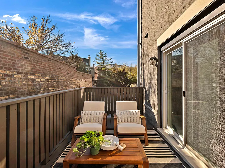 1738 N Hoyne Ave — Photo 25