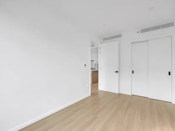 81-07 Kew Gardens Road image 5 of 10