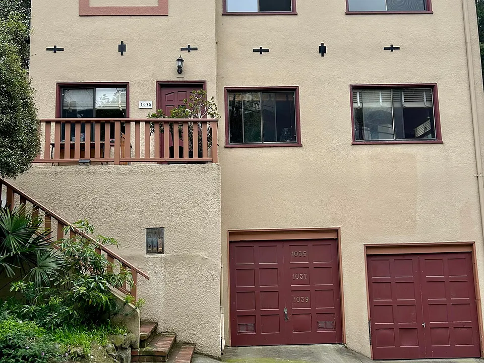 1037 Elbert St