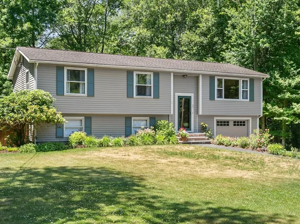77 Locust St, Assonet, MA 02702
