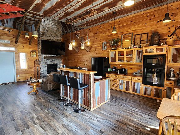 4th image of 900 County Road 1280