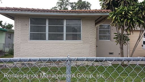 1st image of 421 NW 15th Ter