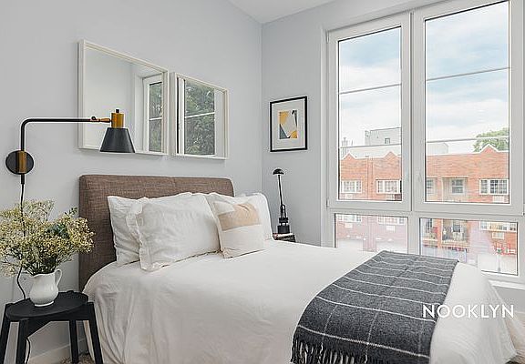 4th image of 2913 Snyder Ave #3J