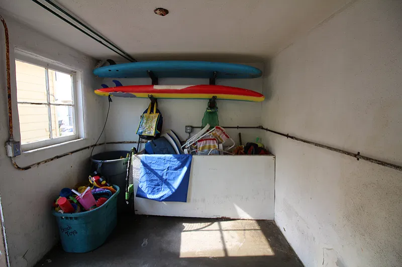 Ocean Front Furnished 1 Bedroom Cottage — Photo 2