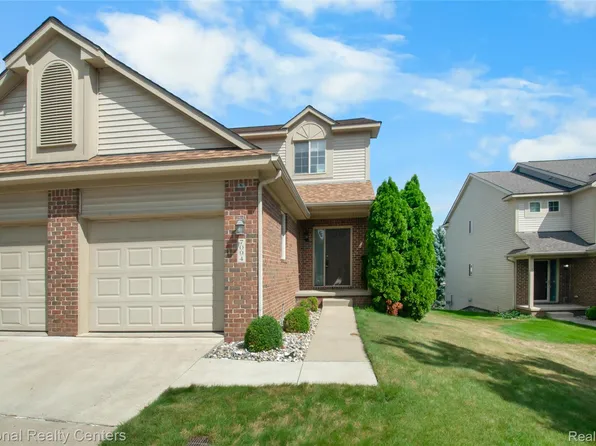 7094 Magnolia Ln, Waterford, MI 48327