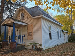 1012 W 6th St, Waterloo, IA 50702