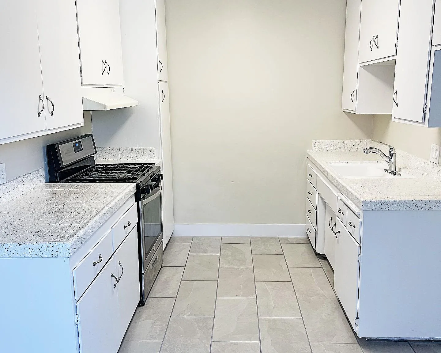 2 bed, 900 sqft, $2,595 — Photo 4