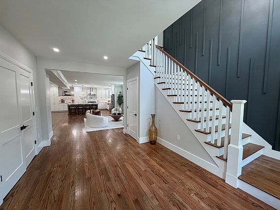 3rd image of 1172 Washington St