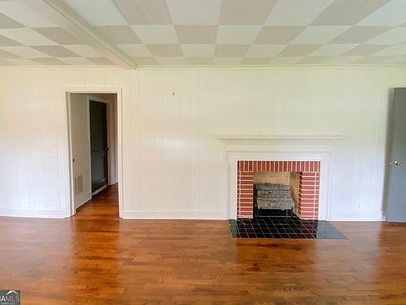 3rd image of 215 Pennsylvania Ave