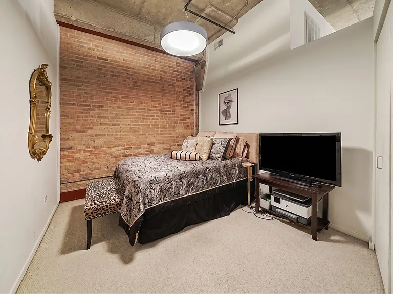 900 N Kingsbury St #800 — Photo 14