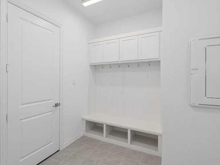 908 Utica Dr — Photo 19