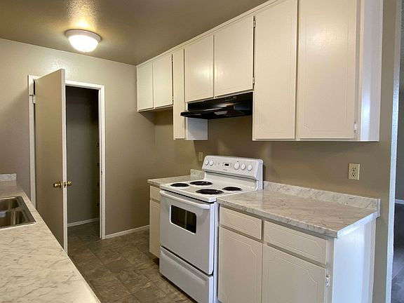 5th image of 2725 Burlington Pl