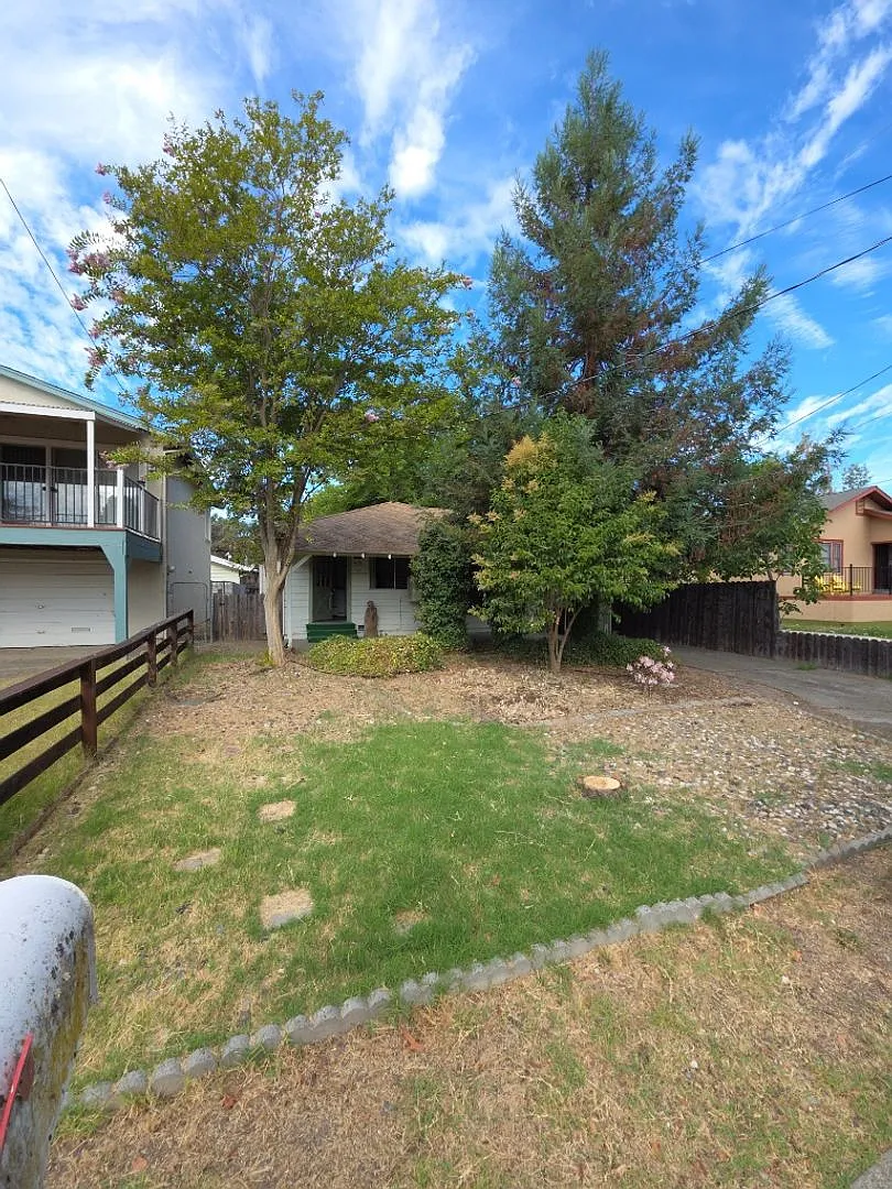 Lakeport 2 Bedroom 1 Bath Home — Photo 1