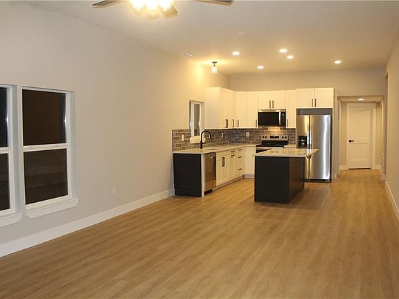 4th image of 400 N Bynum Rd