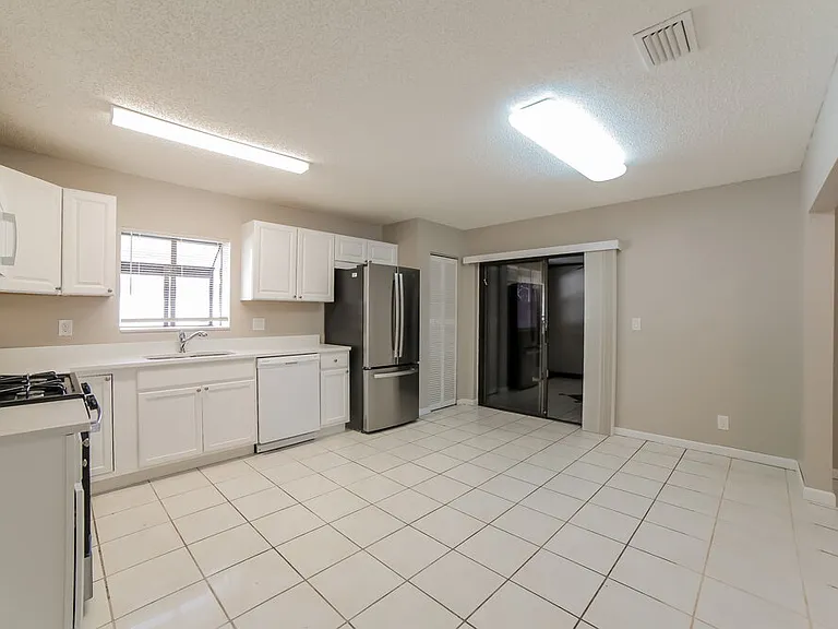5901 Lincoln Cir W — Photo 7