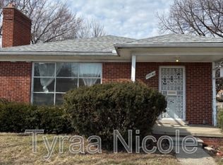 19171 Chandler Park Dr, Grosse Pointe, MI 48236