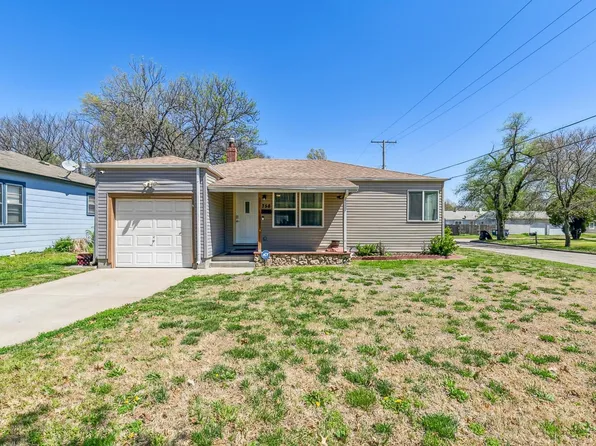 758 S Crestway St, Wichita, KS 67218