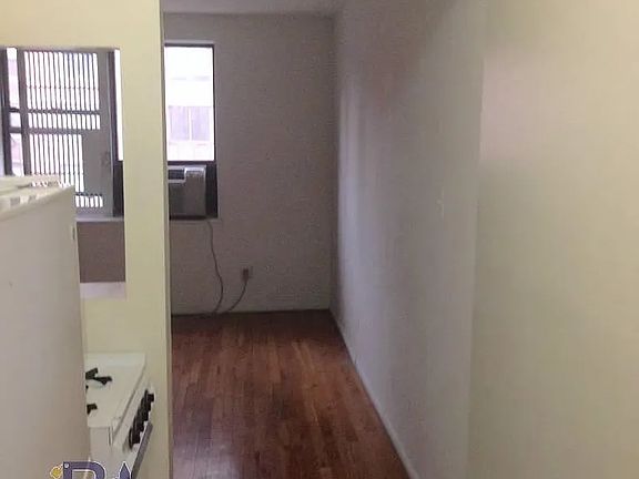 4th image of 1729 1st Ave APT 4B