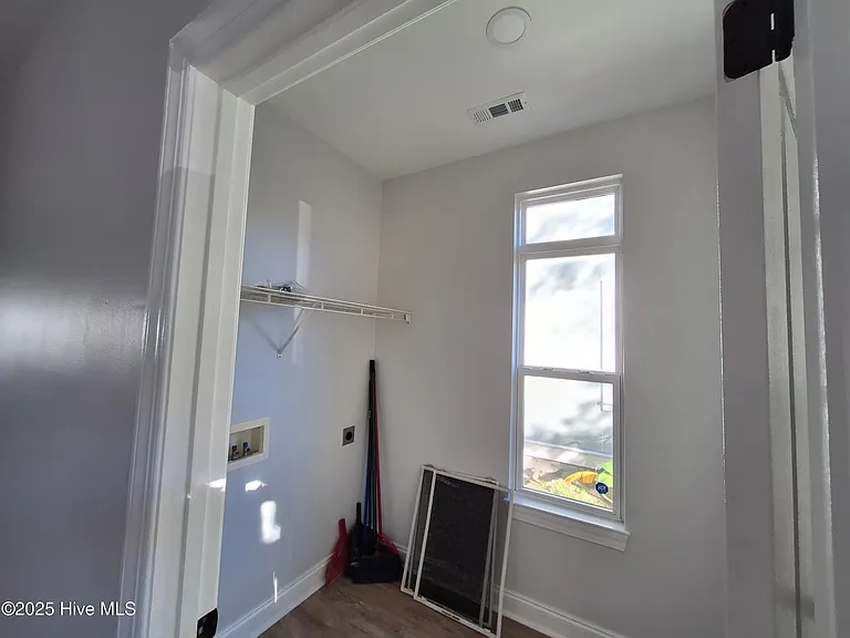 933 S 8th St — Photo 15