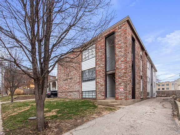 4th image of 3921 Wyandotte St #60543174
