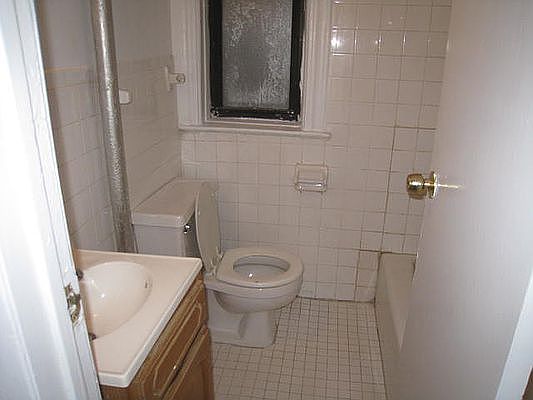 5th image of 40-14 Astoria Blvd S #3D