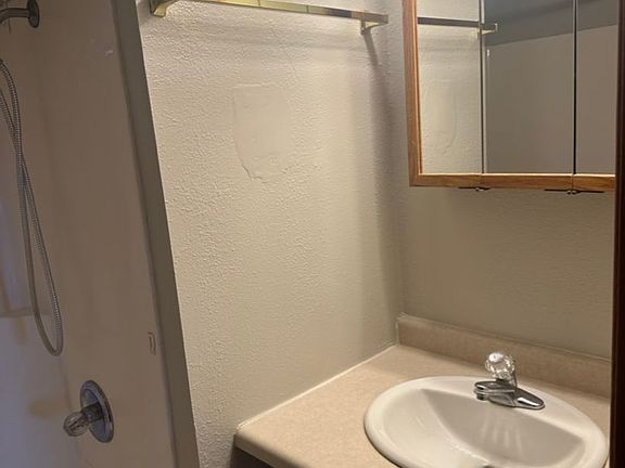 4th image of 138 N Main St #2