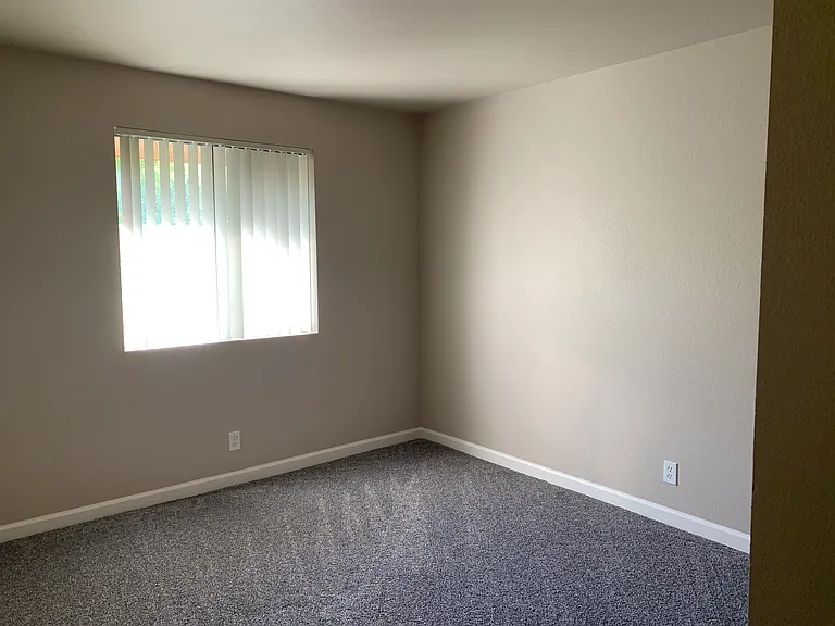 Sandalwood Apartments — Photo 15