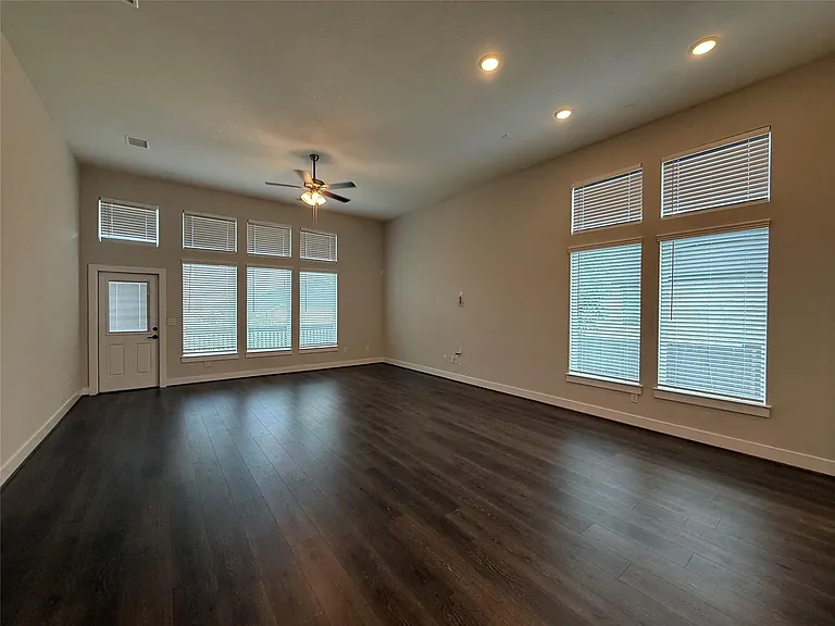 158 Ginger St — Photo 4