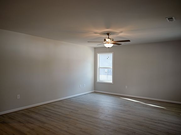 4th image of 86A Woodbine Dr
