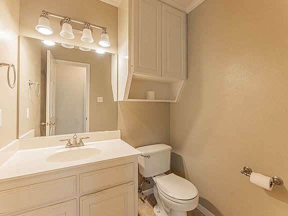 3rd image of 715 Paintbrush Dr