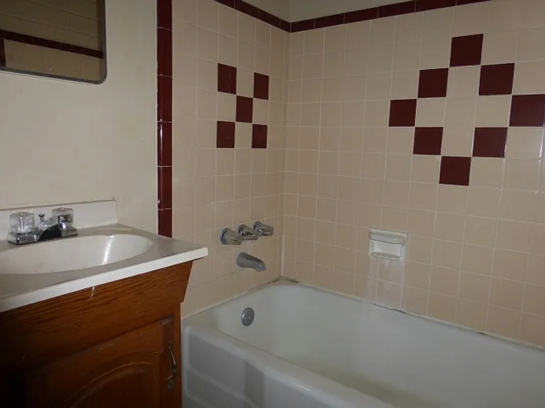 1200 S Farmer Ave — Photo 6