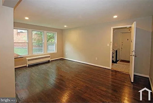 2 bed, 810 sqft, $1,944 — Photo 2