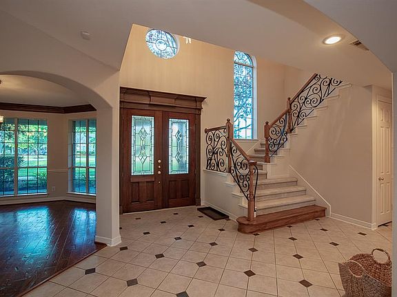 5th image of 8810 Saxonwood Ct