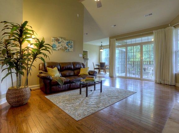 4th image of 12935 Laurel Brooke Ln