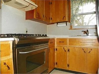 3rd image of 52 Hammond St