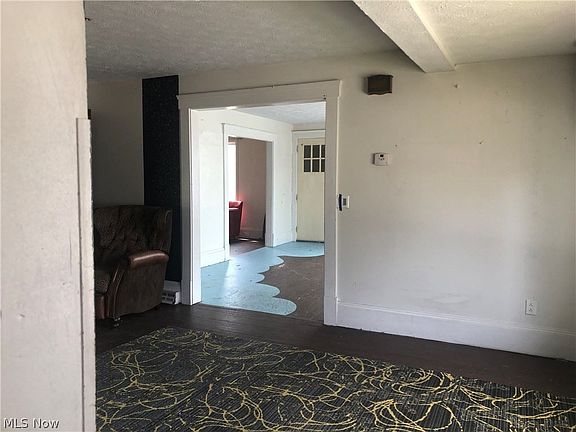 4th image of 163 Gillett St