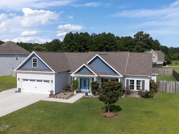 200 Albacore Court, Hubert, NC 28539