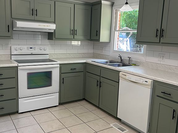 Newly Renovated Kitchen