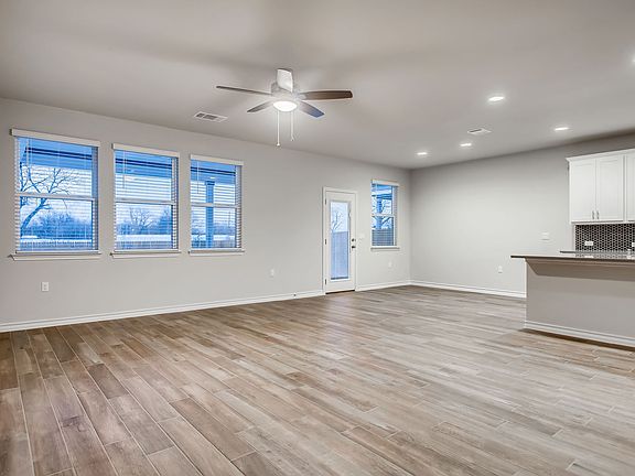 3rd image of 11920 Saddle Rock Dr