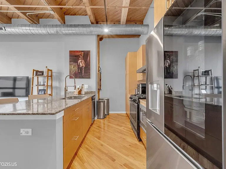 1040 W Adams St #422 — Photo 8