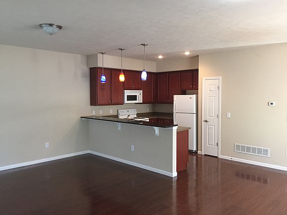 3rd image of 923 Keenan Ct